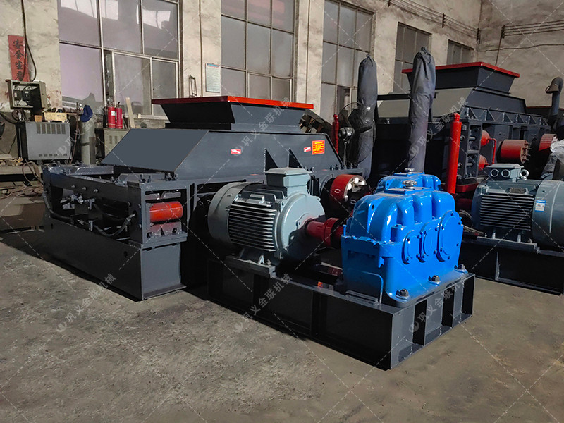 2PGC800X900大型雙齒輥破碎機(jī)發(fā)往山東濟(jì)寧破碎石頭