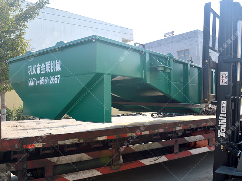 對輥破碎機,直線振動篩發(fā)往廣東肇慶干粉沙漿