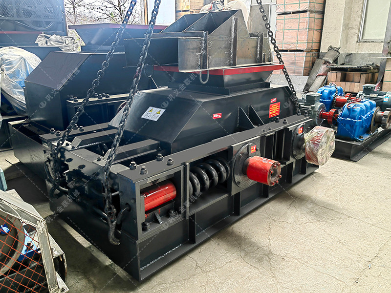 中型制砂設(shè)備2PG0806對輥制砂機發(fā)往河南